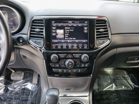 Used 2019 Jeep Grand Cherokee Altitude AWD/4WD image 17