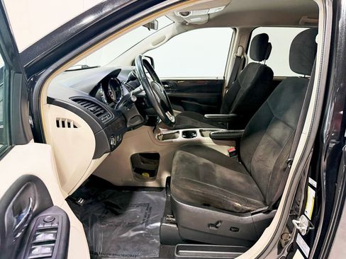 Used 2017 Dodge Grand Caravan Crew image 18