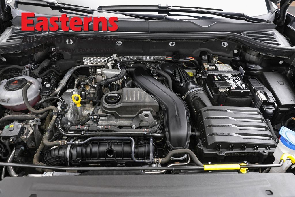 Used 2025 Volkswagen Taos SE FWD image 7
