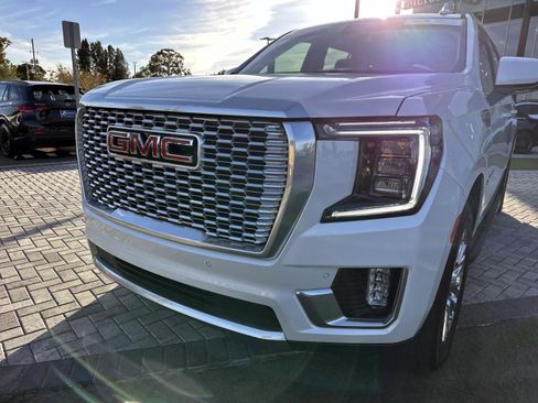Used 2021 GMC Yukon XL Denali image 7