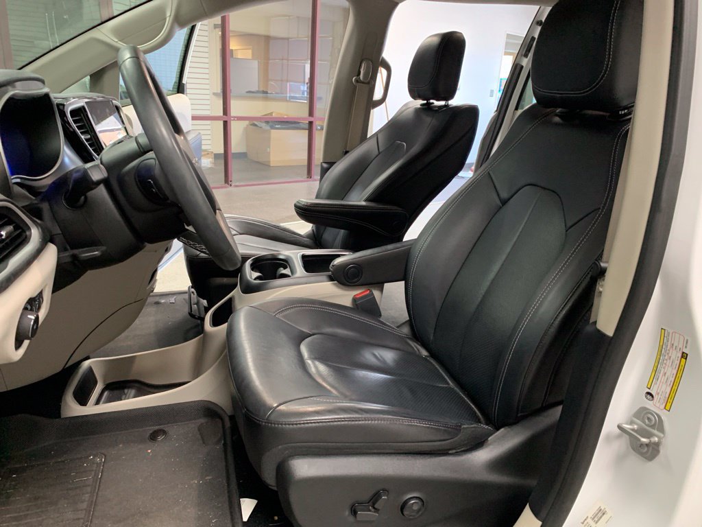 Used 2022 Chrysler Pacifica Touring-L FWD image 7