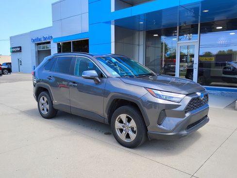 Used 2024 Toyota RAV4 XLE AWD/4WD image 4