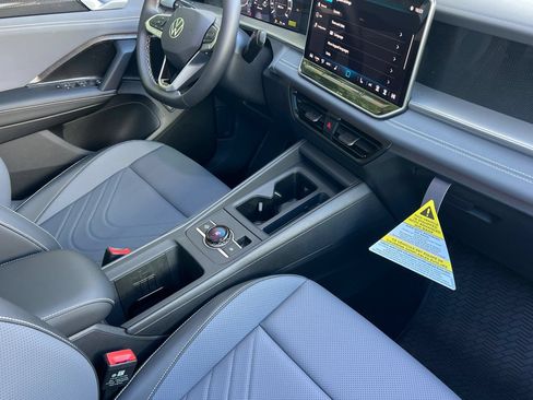 New 2026 Volkswagen Tiguan SE AWD/4WD image 16