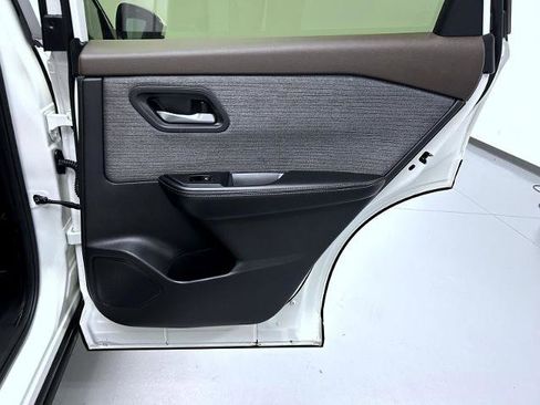Certified 2023 Nissan Rogue SV FWD image 17