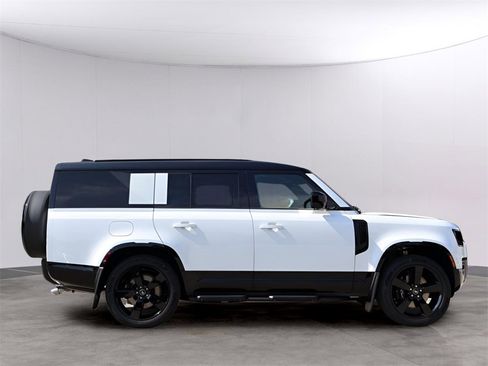 New 2025 Land Rover Defender 130 V8 image 4