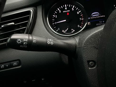 Used 2019 Nissan Rogue SL w/ Premium Package image 39