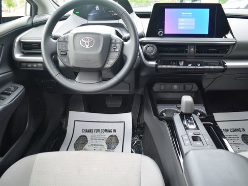 Used 2023 Toyota Prius LE AWD/4WD image 3