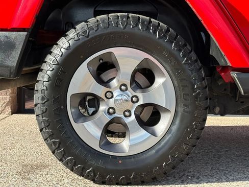 Used 2018 Jeep Wrangler Unlimited Sahara w/ Connectivity Group AWD/4WD image 52