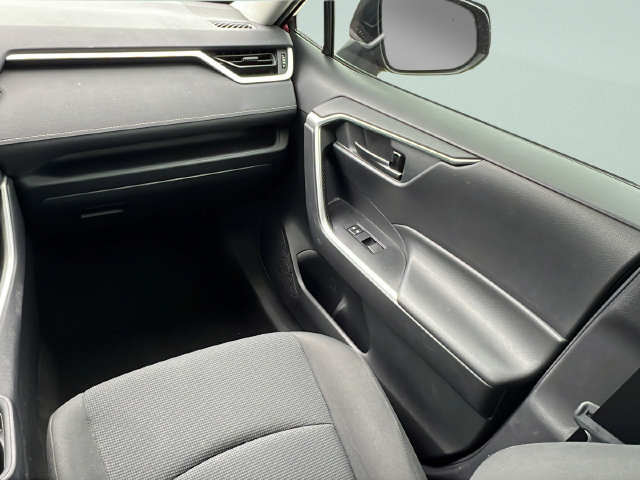 Used 2020 Toyota RAV4 LE FWD image 18