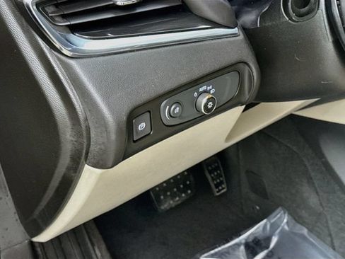Used 2019 Buick Enclave Essence AWD/4WD image 10