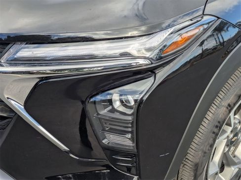 Used 2025 Chevrolet Trax LT w/ LT Convenience Package image 11