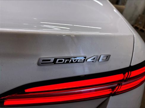 Used 2026 BMW i5 eDrive40 w/ M Sport Package RWD image 11