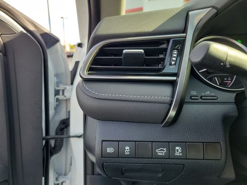 Used 2024 Toyota Camry SE image 20