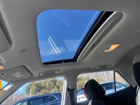 Used 2024 Hyundai Venue SEL image 20