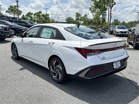 New 2025 Hyundai Elantra SEL image 5