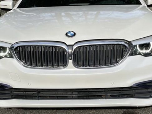 Used 2019 BMW 530i xDrive w/ Premium Package image 4
