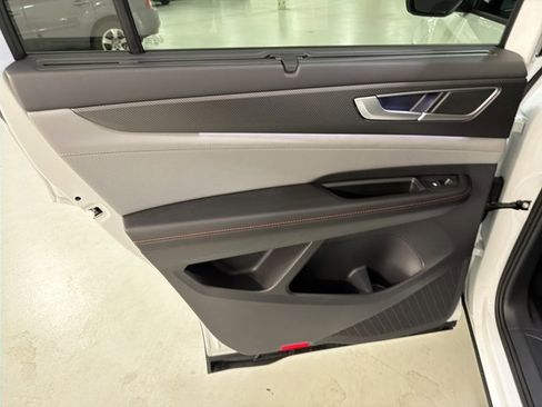 Certified 2026 Volkswagen Atlas Peak Edition image 24