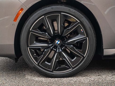Used 2023 BMW i7 xDrive60 AWD/4WD image 15