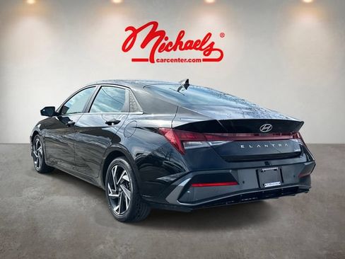 Used 2024 Hyundai Elantra Limited FWD image 4