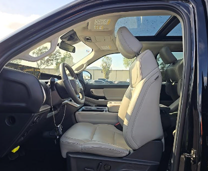 Used 2025 Ford Expedition Active AWD/4WD image 9