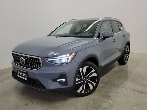 Certified 2023 Volvo XC40 B5 Ultimate w/ Climate Package image 1