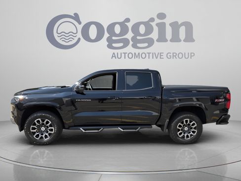 Used 2024 Chevrolet Colorado Z71 AWD/4WD image 2