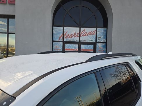 Used 2022 Chevrolet Traverse RS image 18