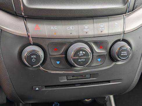 Used 2017 Dodge Journey Crossroad w/ Popular Equipment Group AWD/4WD image 23