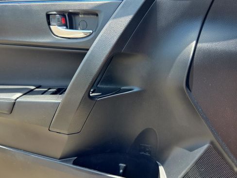 Used 2017 Toyota Corolla SE FWD image 23