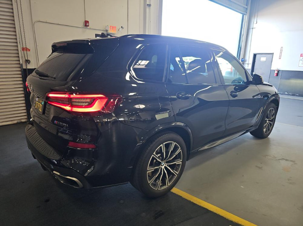 Used 2022 BMW X5 M50i AWD/4WD image 2