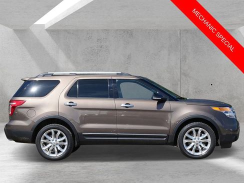 Used 2015 Ford Explorer XLT w/ Equipment Group 202B AWD/4WD image 2