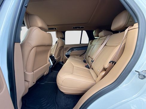 Used 2025 Land Rover Range Rover SE image 19