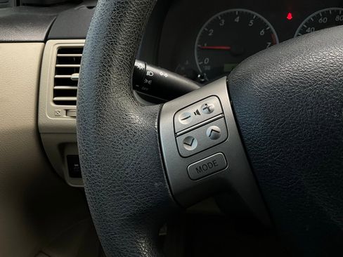 Used 2013 Toyota Corolla LE image 27