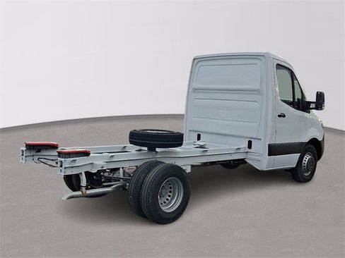 Used 2024 Mercedes-Benz Sprinter 4500 image 5