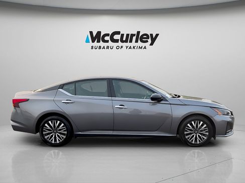 Used 2024 Nissan Altima 2.5 SV FWD image 4