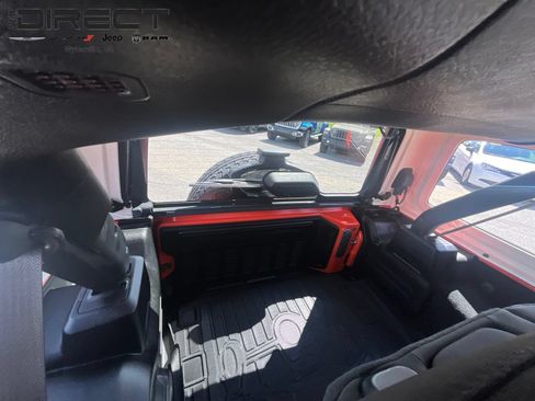 Used 2018 Jeep Wrangler Unlimited Sahara AWD/4WD image 37