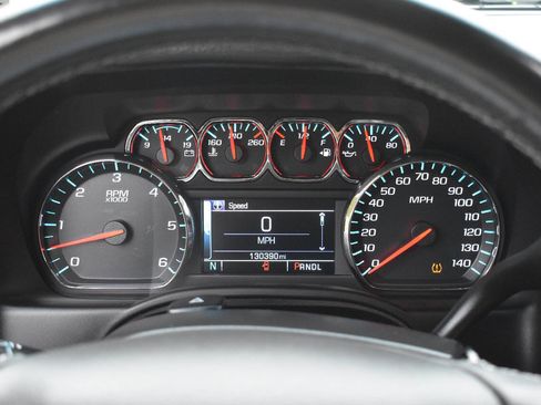 Used 2018 Chevrolet Suburban LT image 27