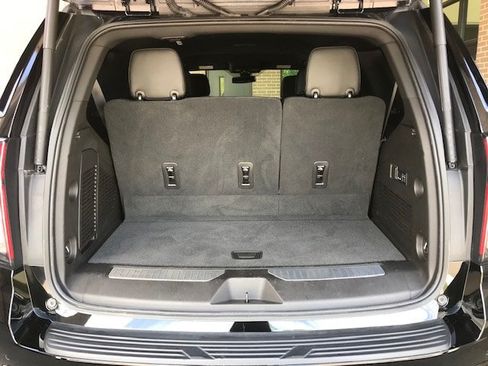 Used 2021 Chevrolet Tahoe Z71 w/ Luxury Package AWD/4WD image 10