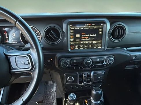 Used 2022 Jeep Gladiator Sport image 10