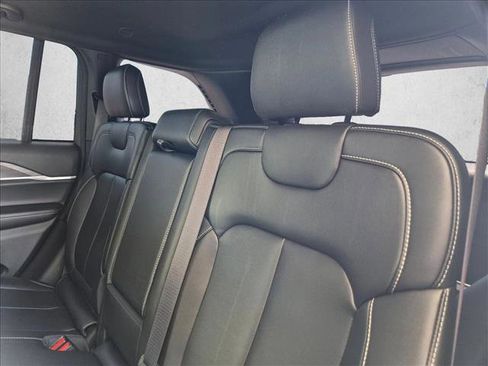 Used 2025 Jeep Grand Cherokee Limited w/ Black Appearance Package AWD/4WD image 14