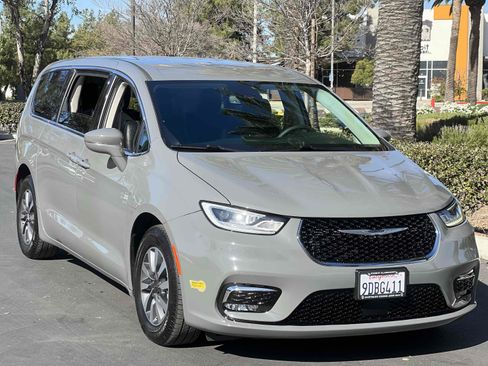 Used 2022 Chrysler Pacifica Touring-L image 22
