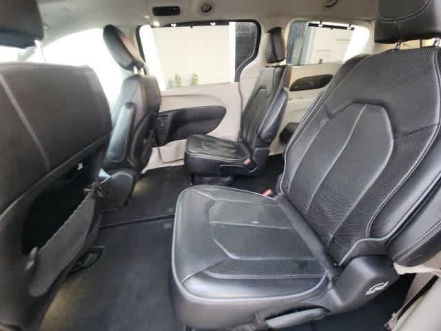 Used 2020 Chrysler Pacifica Limited FWD image 28