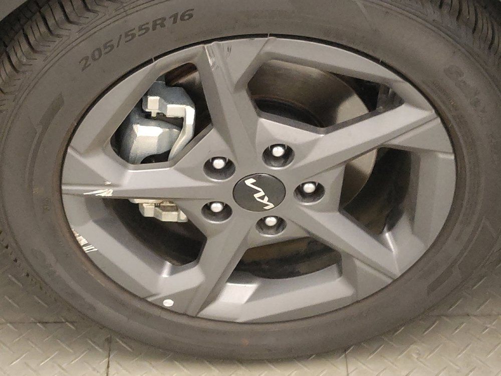 Used 2025 Kia K4 FWD image 31