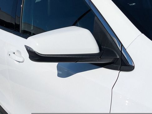 Used 2024 GMC Terrain SLT image 9