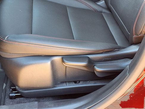 Used 2024 Chevrolet Trax RS w/ Sunroof Package image 24