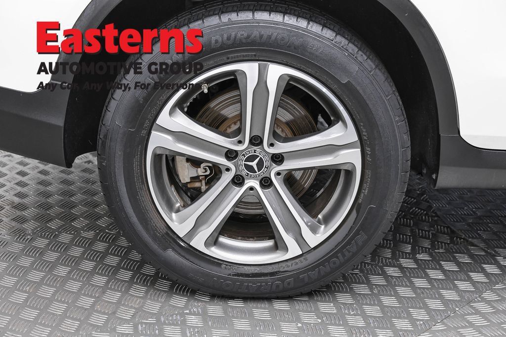 Used 2019 Mercedes-Benz GLC 300 4MATIC w/ Premium Package image 31