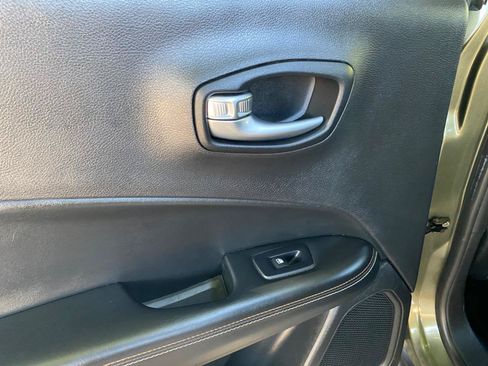 Used 2018 Jeep Compass Sport AWD/4WD image 29