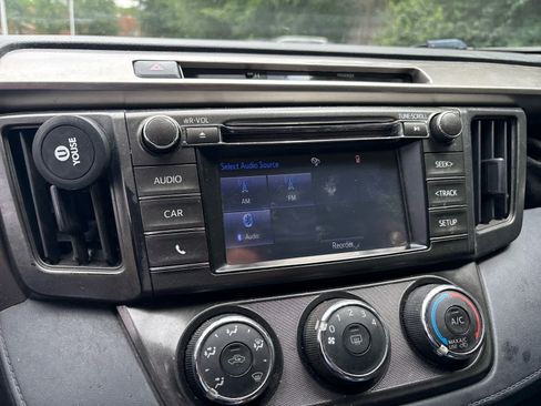 Used 2015 Toyota RAV4 LE AWD/4WD image 16