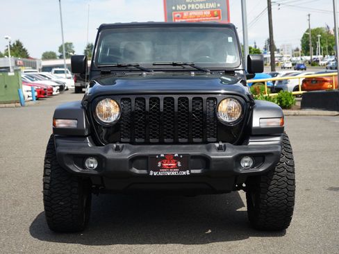 Used 2020 Jeep Gladiator Sport w/ Technology Group AWD/4WD image 9