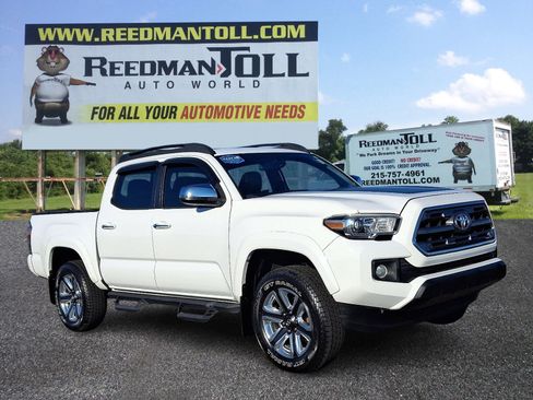 Used 2016 Toyota Tacoma Limited image 1